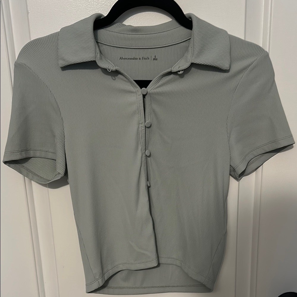 Abercrombie & Fitch Green Cropped Button Down Polo